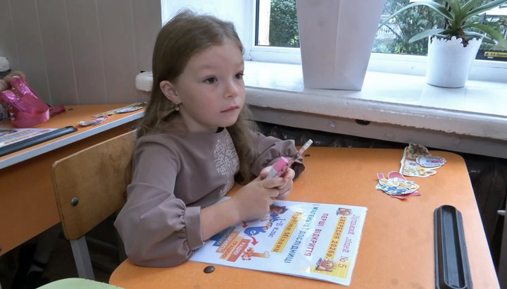 Приїхав із фронту лише на два дні: у Луцьку військовий повів доньку-першокласницю до школи