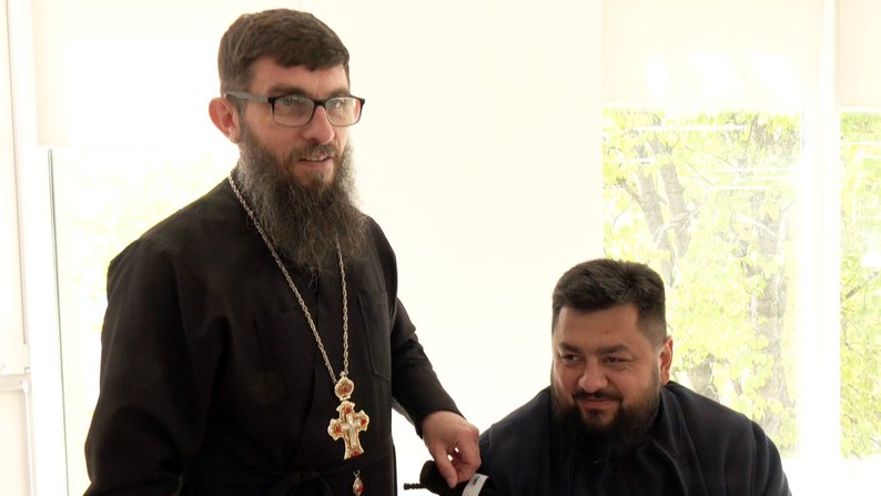Священники у бронежилетах: як у Луцьку навчають медичних капеланів