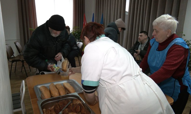 Щодня годують 150 людей: як у Луцьку працює модульний будинок для людей без постійного місця проживання