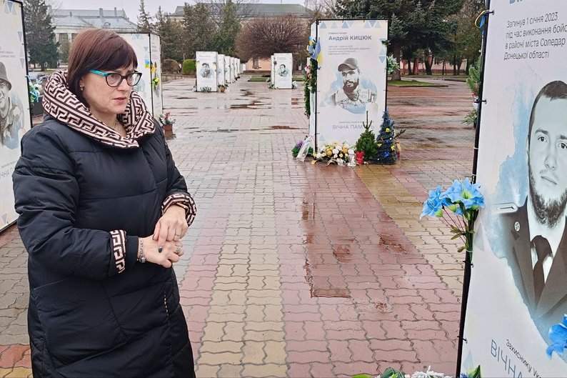«Немає куди йти, бо немає могилки»: спогади матері загиблого 22-річного прикордонника з Волині
