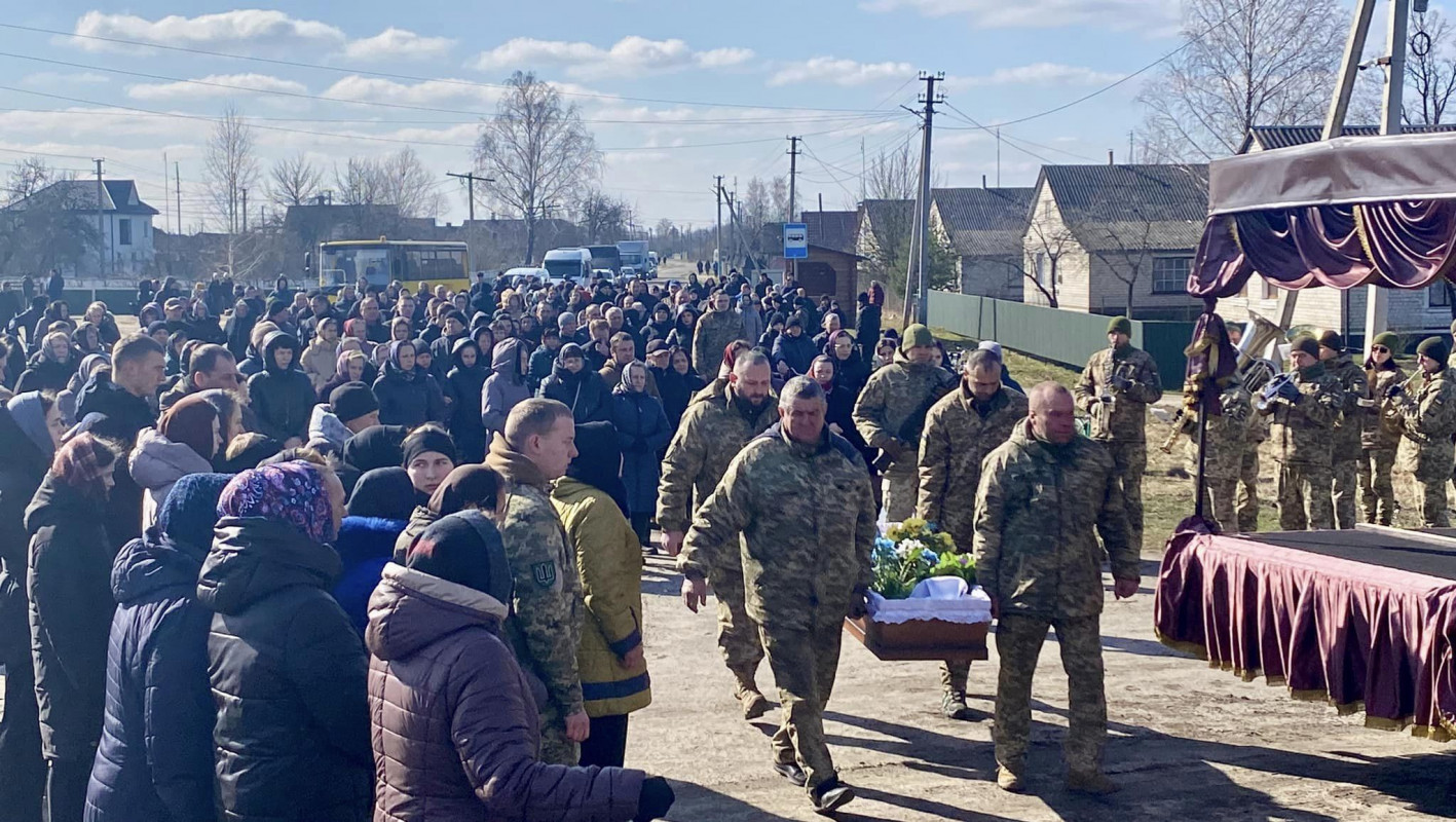 Герої не вмирають: на Волині поховали загиблого захисника Сергія Янчука. Фото