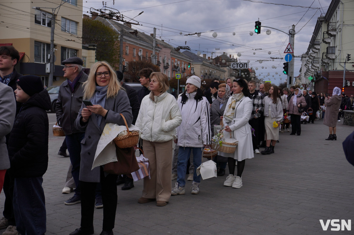 Як у Луцьку освячують Великодні кошики? Фоторепортаж