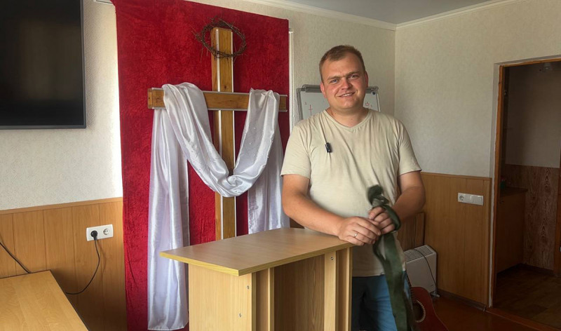Після фронту став пастором: історія волинянина, який допомагає захисникам