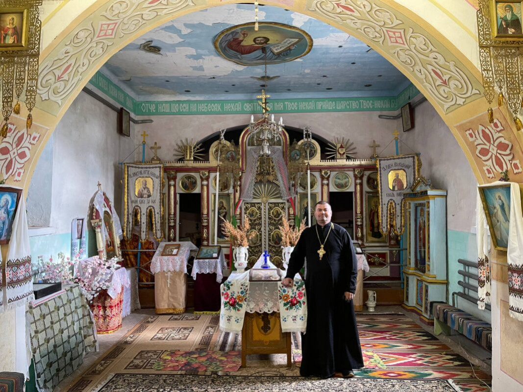 Невтомно дбає про храм уже 22 роки: історія священника з Луцького району