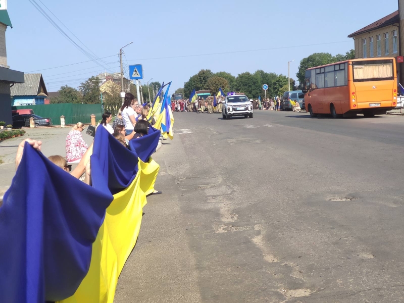 Серце зупинилося під час лікування у госпіталі: на Волині провели в останню путь воїна Ігоря Колотюка