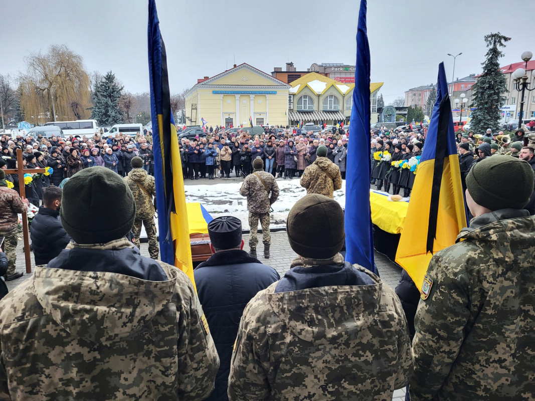 Два прощання в один день: на Волині провели в останню дорогу Героїв, які загинули у боях з окупантами