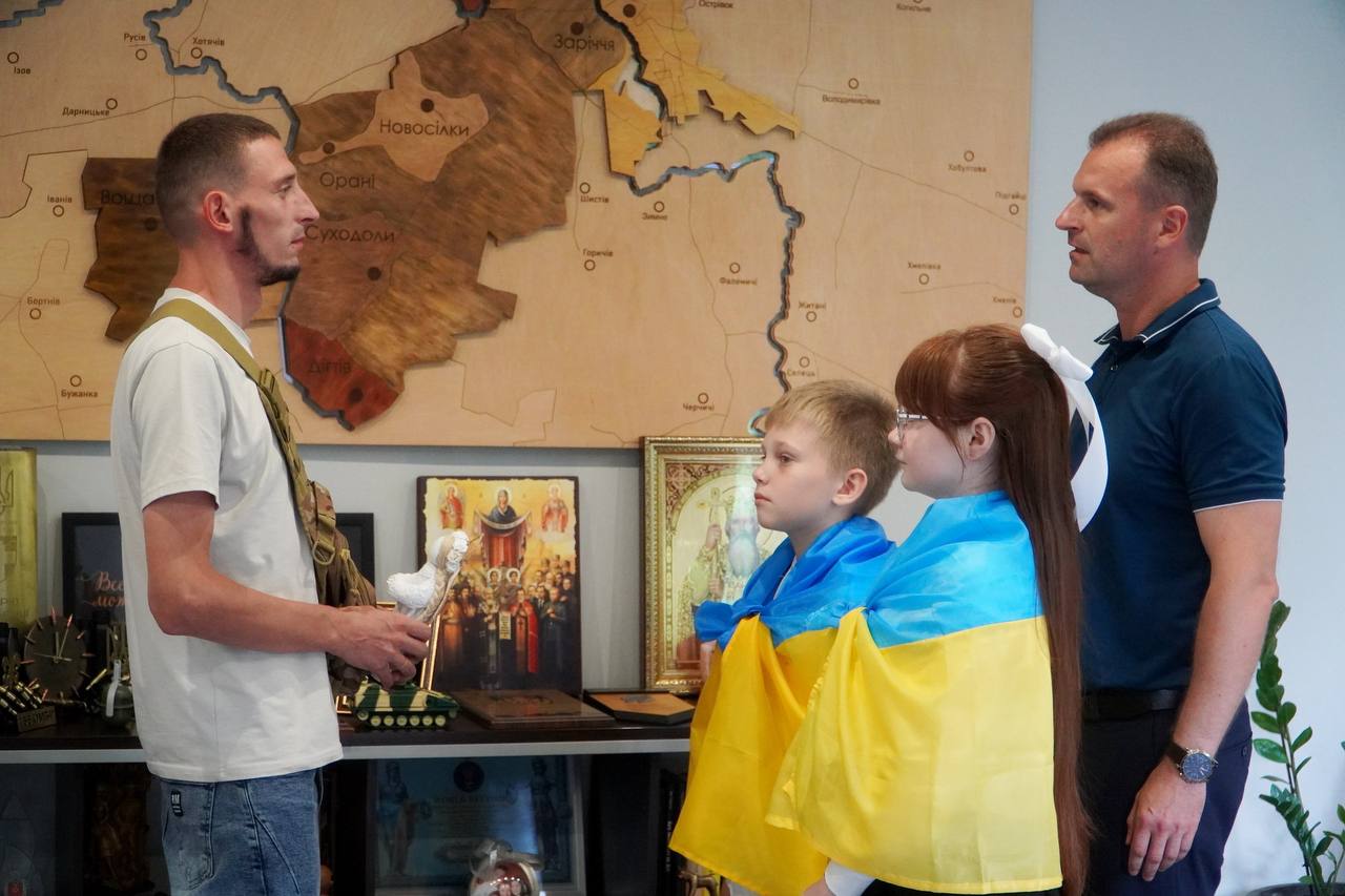 Вдома чекали дружина, донька та мама: на Волинь повернувся військовий, звільнений з російського полону
