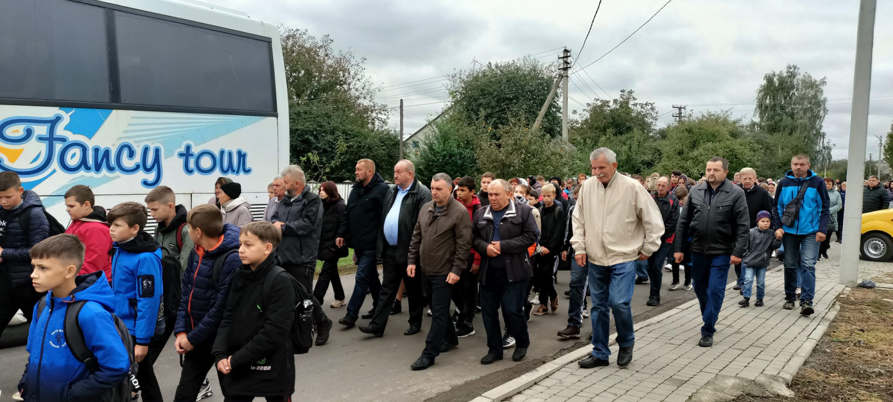 Лишилися дружина, три дочки та два сини: на Волині попрощались із Героєм Сергієм Климчуком