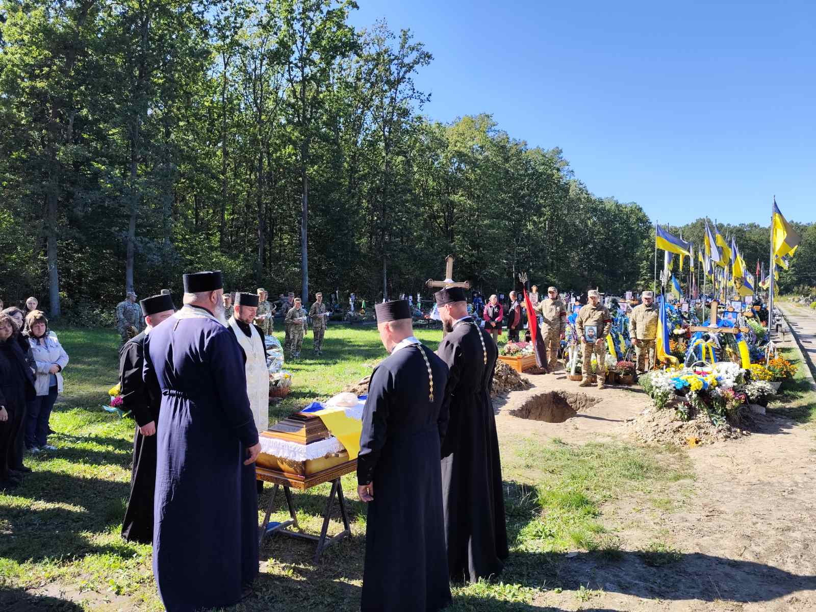 Без батька залишилися двоє синочків-школяриків: на Волині попрощались з Героєм Ігорем Богомазюком