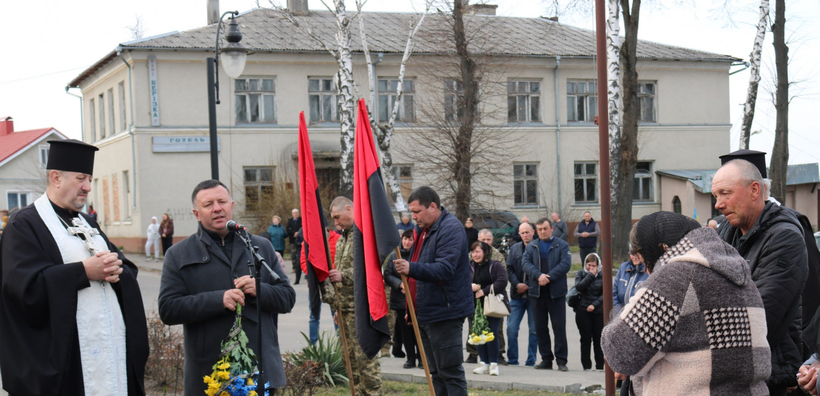 З перших днів вторгнення захищав Батьківщину: на Волині попрощалися з Героєм Василем Івановим