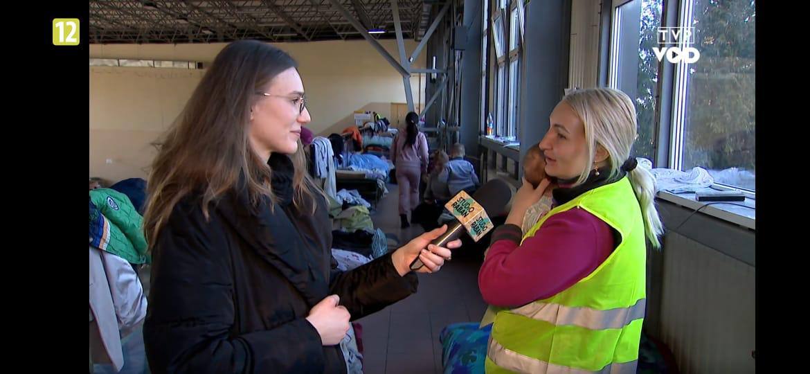 «Спали під воротами в спортзалі»: історія волинянки, яка стала порятунком для сотень українців у Польщі