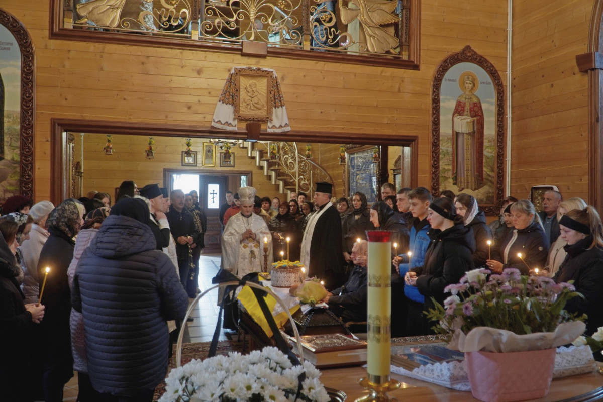 Поруч з домовиною – весільний коровай: на Волині попрощались з молодим Героєм Ігорем Новицьким