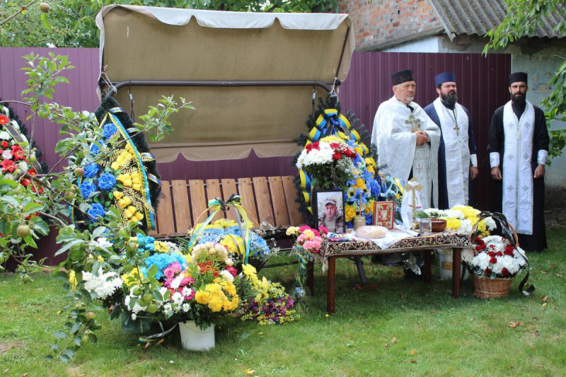 Незламний артилерист, нагороджений «Золотим хрестом»: на Волині попрощалися з Героєм Олегом Орлюком