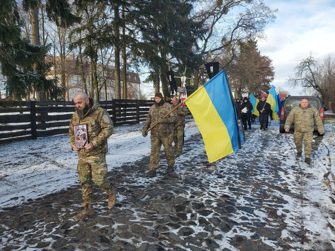 Брати нині захищають Вітчизну: на Волині попрощались з Героєм Михайлом Жердецьким