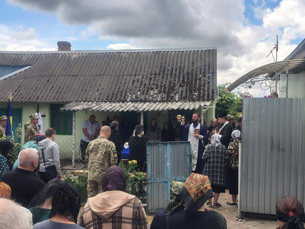 Поліг у бою на Харківщині: на Волині попрощалися з Героєм Олександром Ракоєдовим