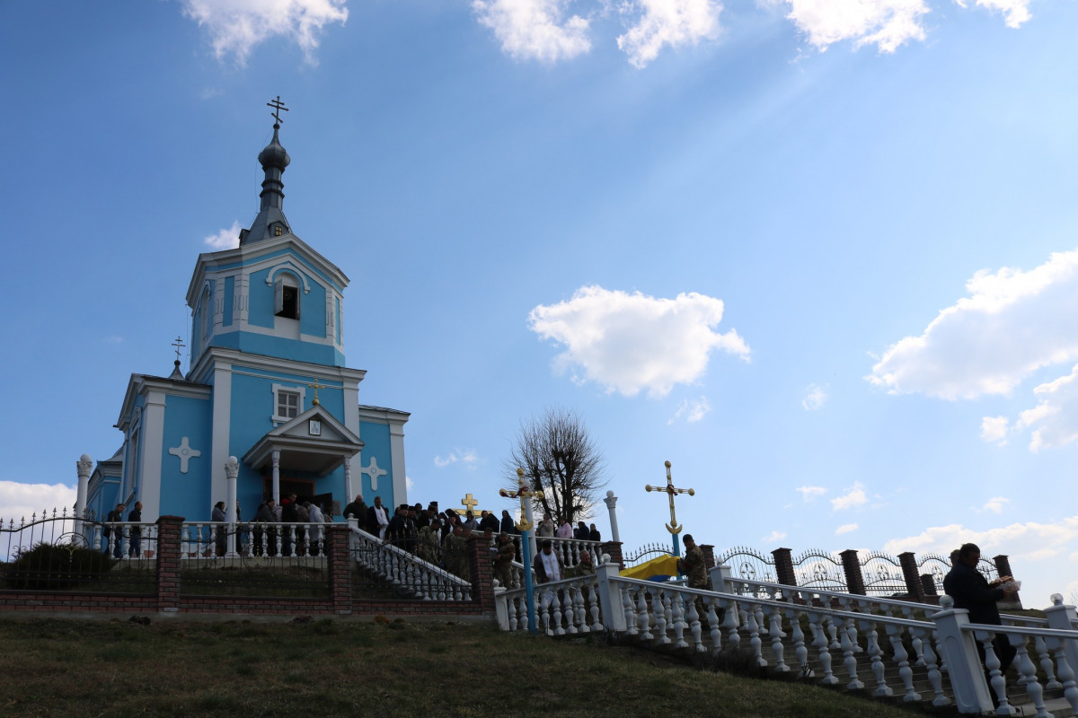 З перших днів вторгнення захищав Батьківщину: на Волині попрощалися з Героєм Василем Івановим