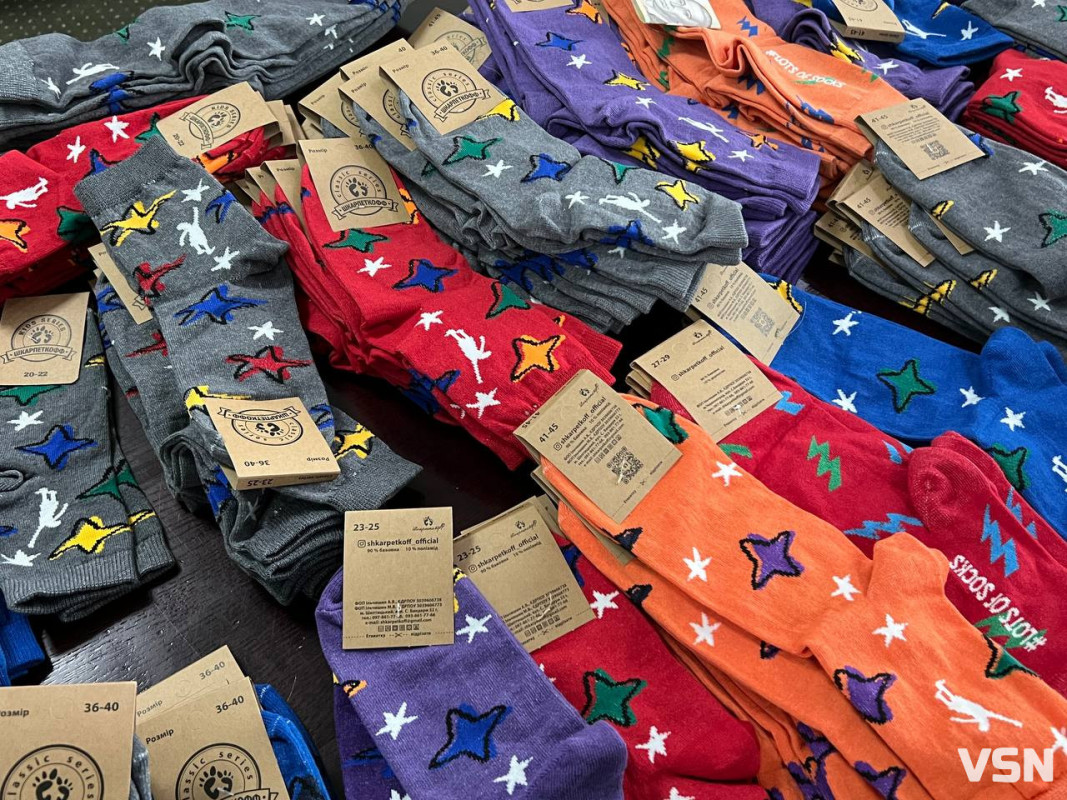 Флешмоб «Шкарпетуйся» і кадрові рішення: що відбулося на 90-й сесії Луцької міськради. Фоторепортаж