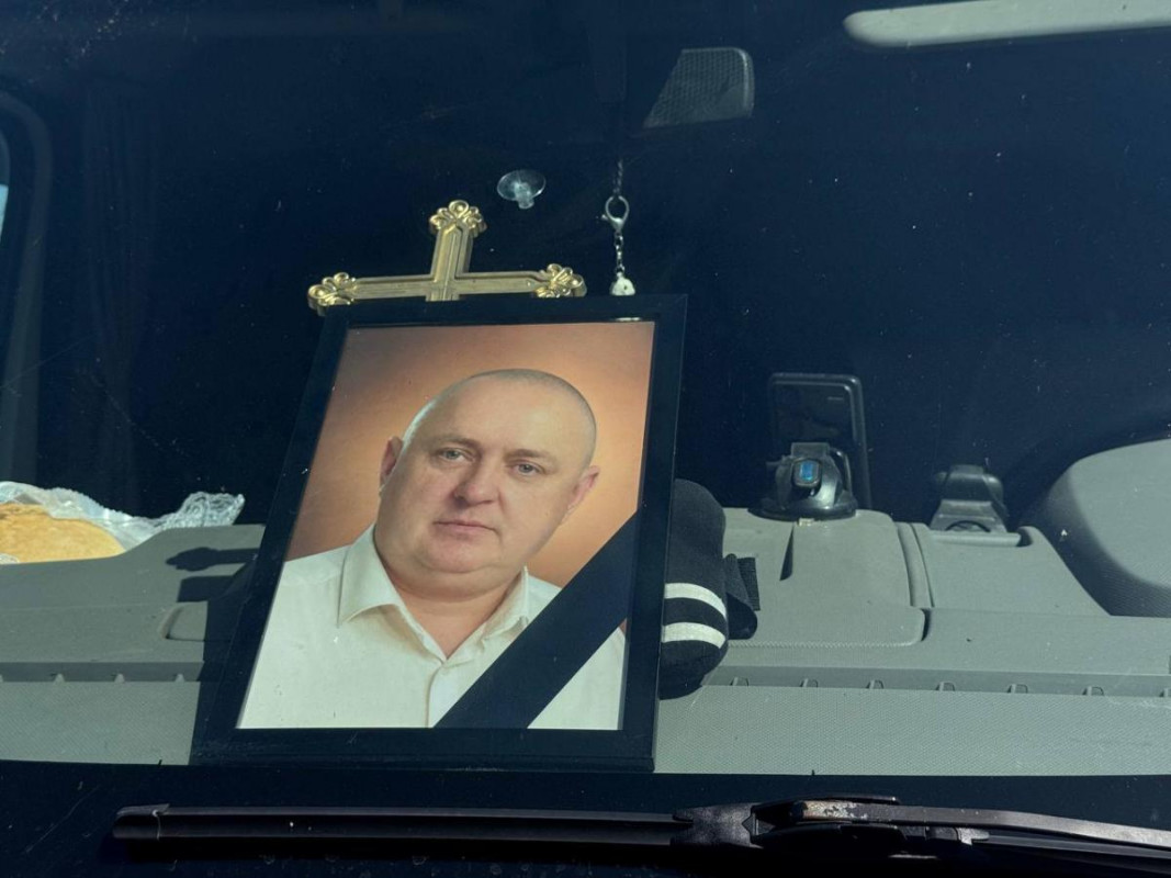 На Волині в останню дорогу провели поліцейського Миколу Сидорука