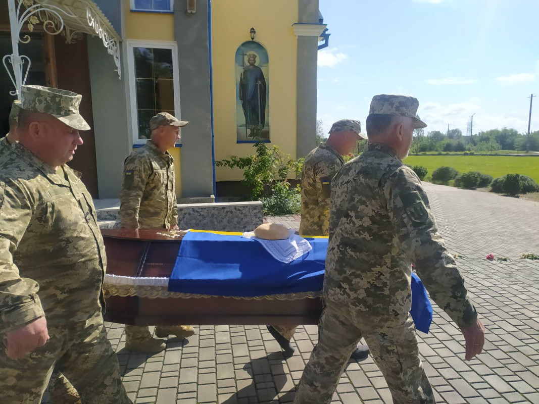 Загинув понад 9 місяців тому: на Волині попрощалися з Героєм Олегом Оліферчуком