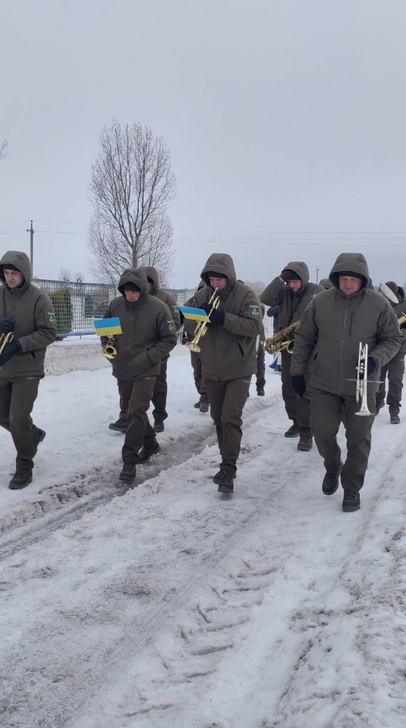 На Волині в останню дорогу провели полеглого воїна Руслана Гурича