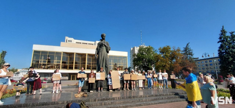 «Міняйте полонених, а не Федорова!»: лучани вийшли на протест проти кадрових ігор влади