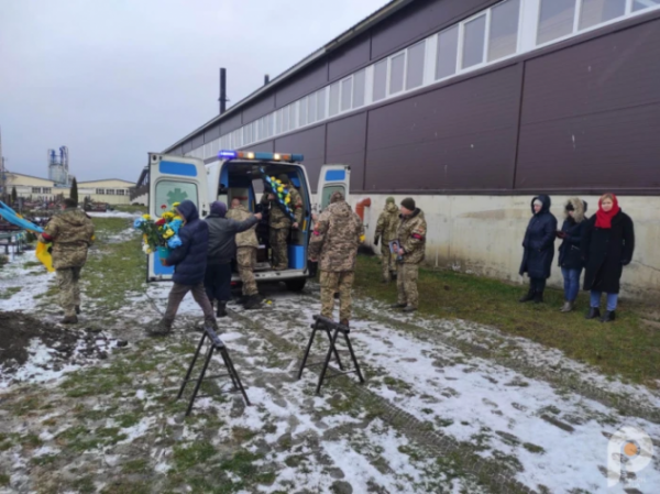 Без батька залишилось двоє синів: на Волині в останню дорогу провели Героя Івана Тлумача