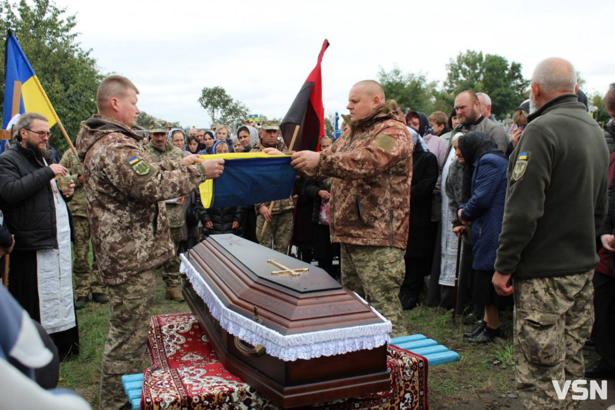 «Все питала, коли приїдеш, а ти казав, немає ким замінити...», - на Волині попрощалися з Героєм Сергієм Шевчуком