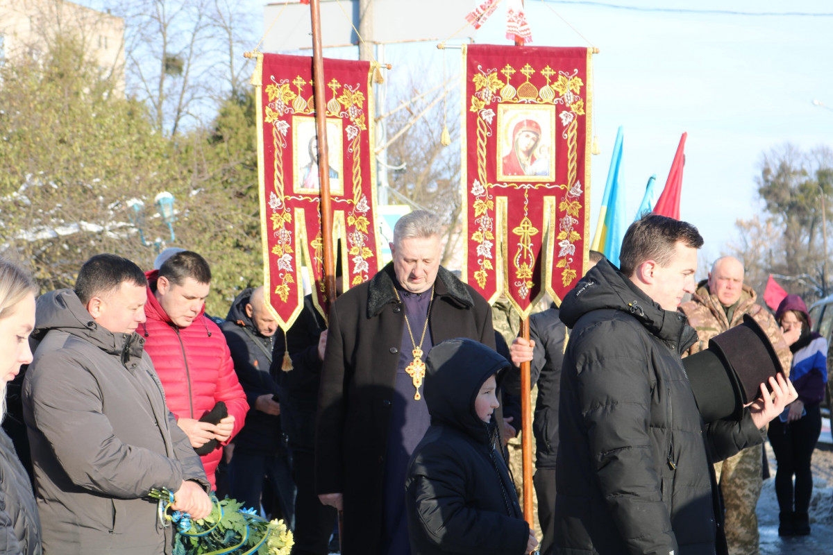 Проходив усі випробування мужньо: на Волині навколішки зустріли Героя Андрія Пилипчука