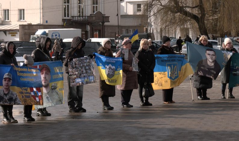 «Надіємось, що живі»: у Луцьку організували автопробіг на підтримку полонених і зниклих безвісти