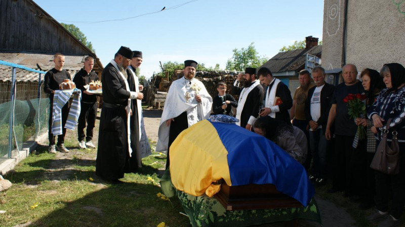 Назавжди 29: на Волині провели в останню дорогу захисника Анатолія Радчука