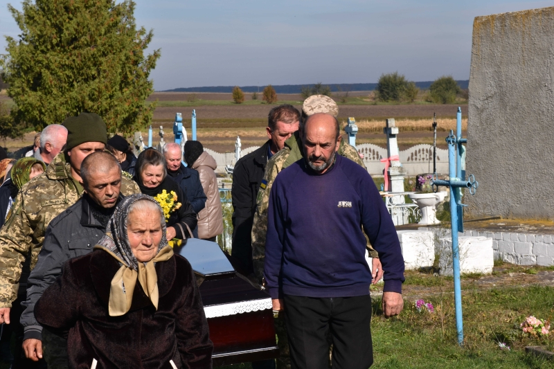 Родина втратила єдиного сина: на Волині попрощались із Героєм Петром Бідуном