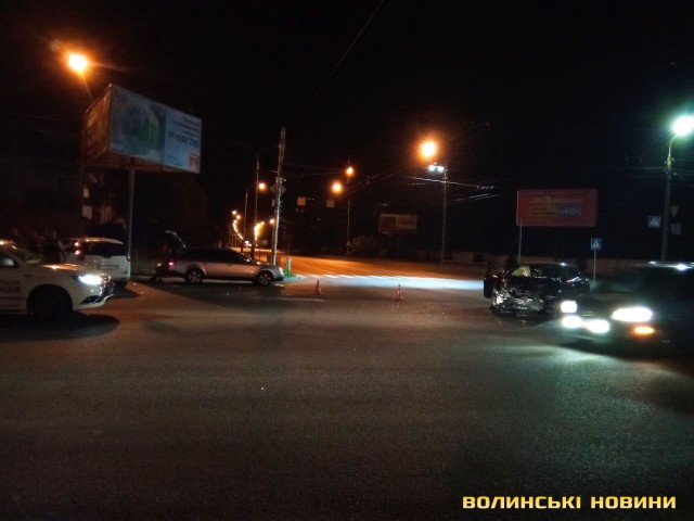 Одна з автівок перекинулась на дах: вночі у Луцьку сталася жахлива аварія