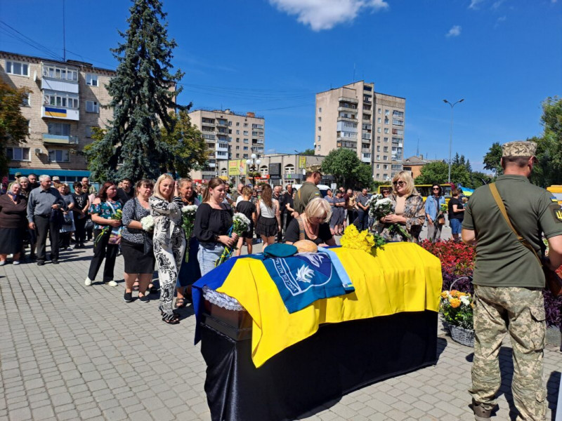 Мріяв благословити доньку на весіллі: на Волині провели в останню путь 49-річного Героя Ігоря Хомича