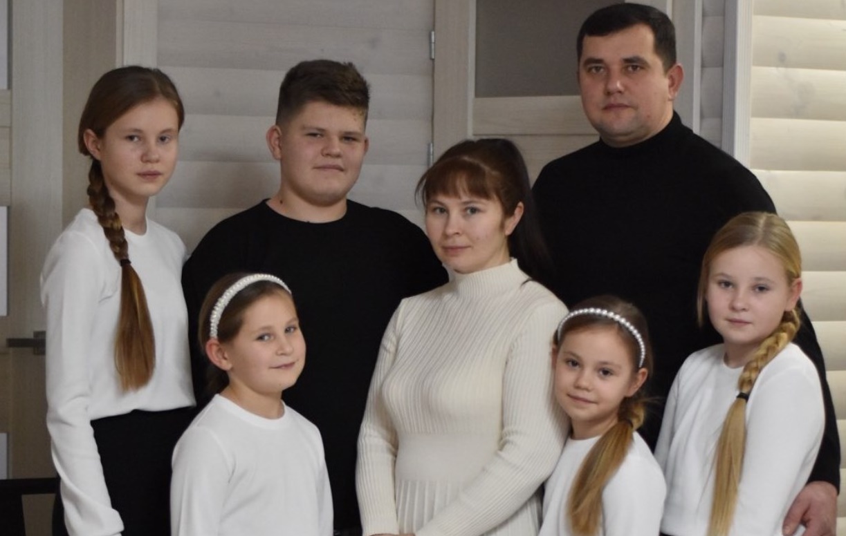 «Віра та родина - наша найбільша цінність»: як багатодітна сім’я Давидюків виховує п’ятьох дітей