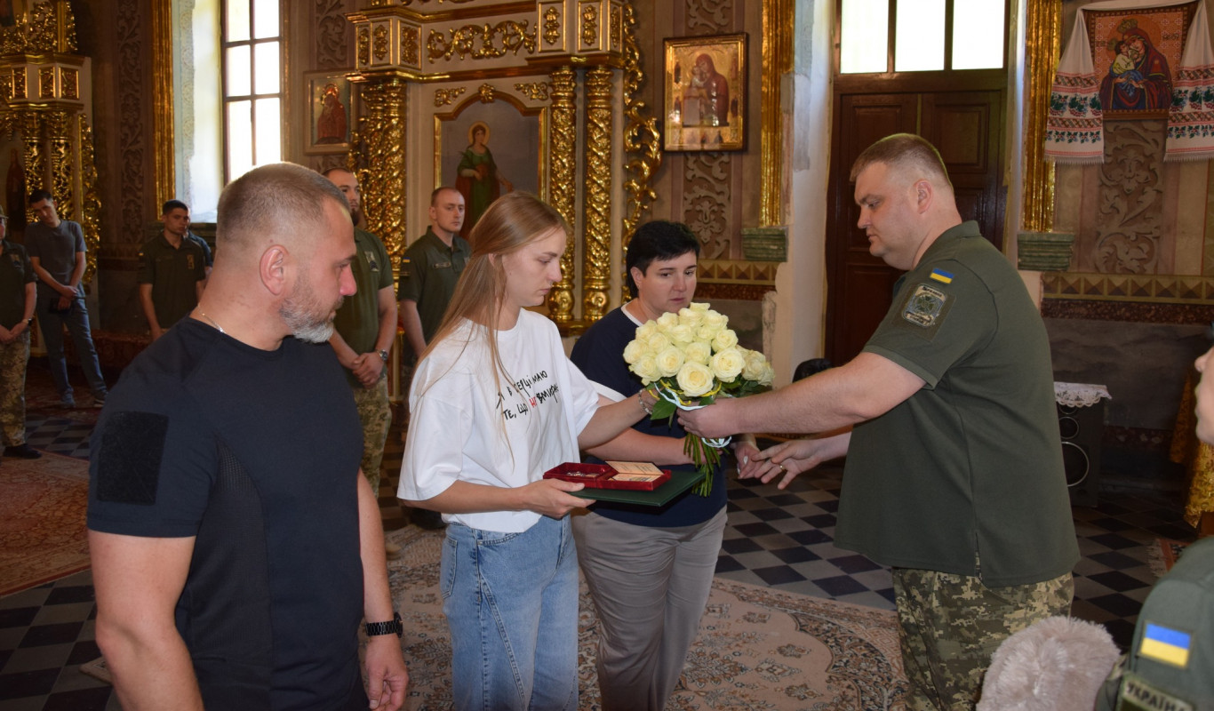 Так і не побачив сина: на Волині родині загиблого прикордонника вручили посмертну нагороду Героя
