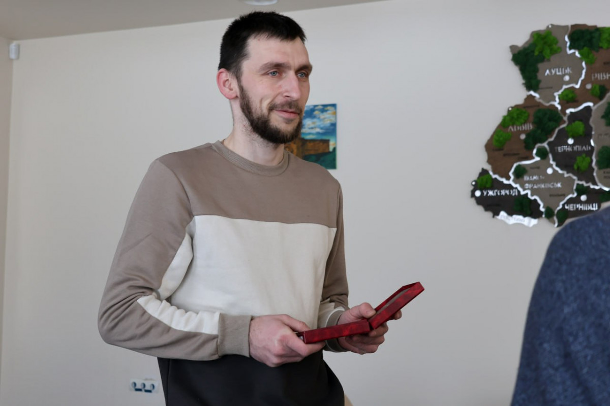 За відвагу та десятки успішних бойових вильотів: захиснику з Волині вручили орден «За мужність»