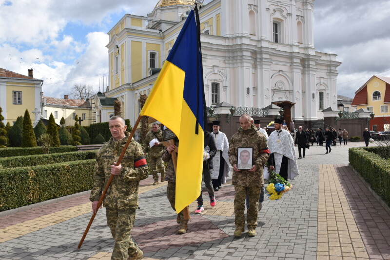 Загинув на Донеччині: у Луцьку попрощалися з Героєм Андрієм Головченком
