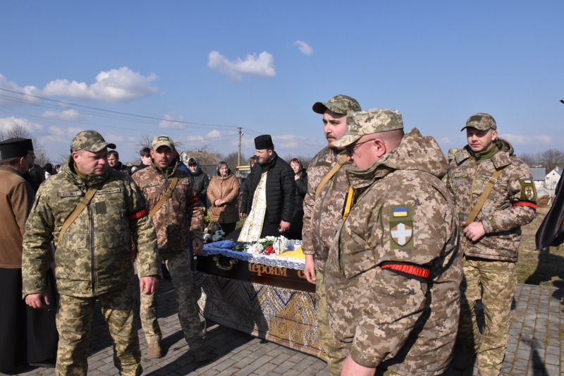На Волині в останню путь провели захисника України Віталія Киричука