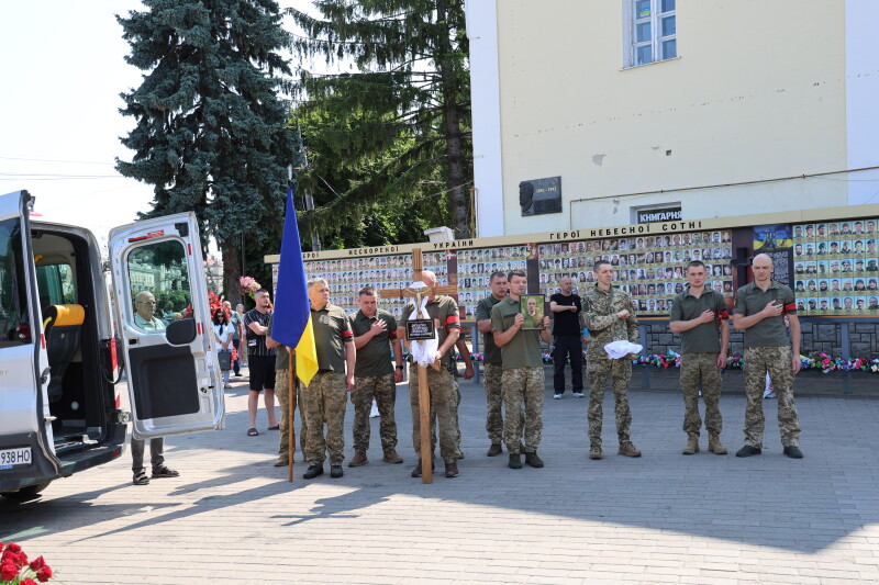 Загинув у жовтні 2024 року: у Луцьку попрощались з Героєм Олександром Лебедевичем