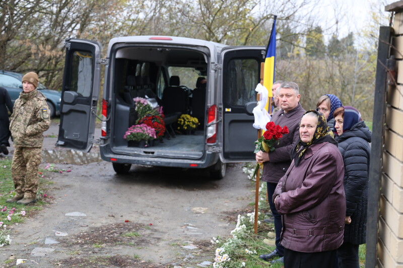 Загинув 11 місяців тому: у Луцькій громаді попрощались з молодим Героєм Миколою Ясенюком