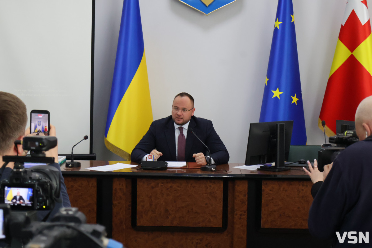 Флешмоб «Шкарпетуйся» і кадрові рішення: що відбулося на 90-й сесії Луцької міськради. Фоторепортаж