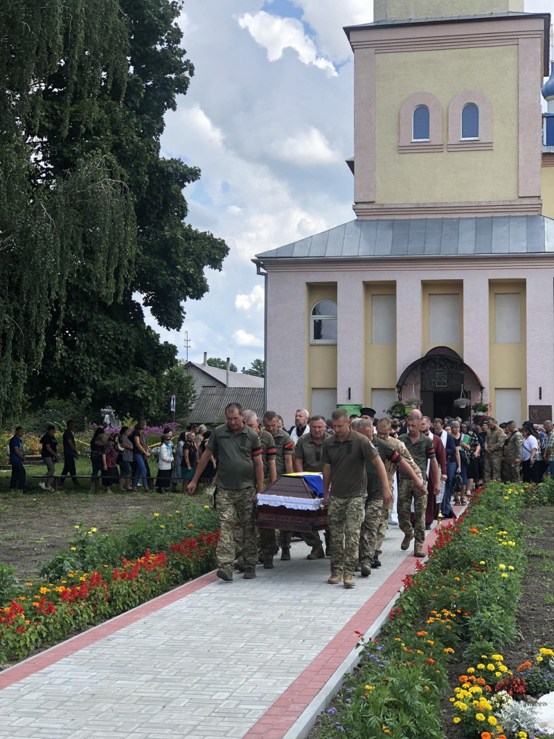 За тиждень громада втретє хоронить Героя: на Волині попрощалися з Володимиром Кондратюком