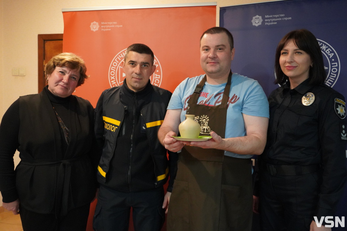 Глина, що лікує: у Луцьку провели сесію терапії для поранених захисників