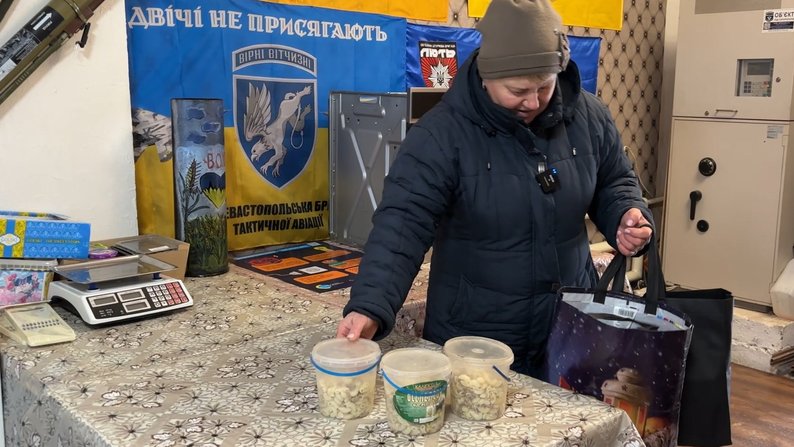 Ведуть YouTube-канал і діляться рецептами: троє волинянок готують домашні страви для переселенців та захисників