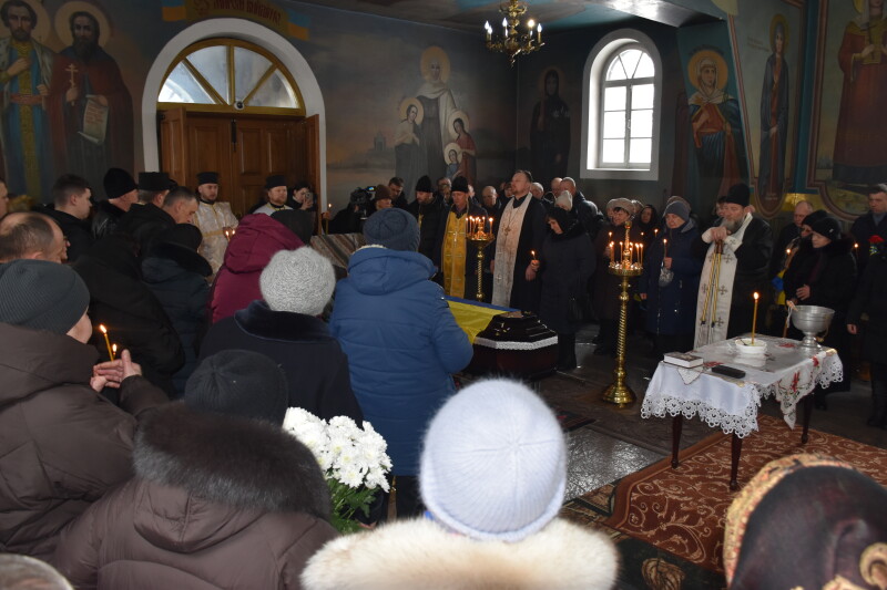Поліг у бою понад рік тому: у Луцькій громаді попрощалися з Героєм Юрієм Кошулинським