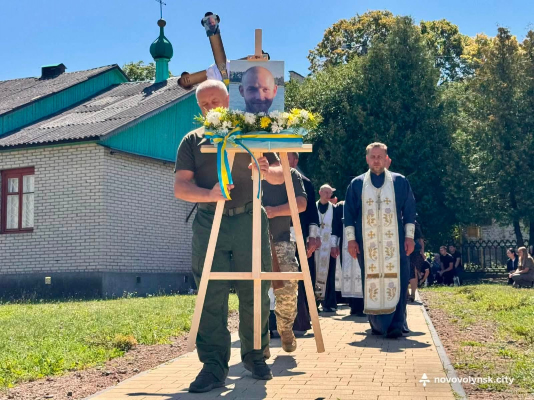На Волині попрощалися із 26-річним захисником Дмитром Роотом