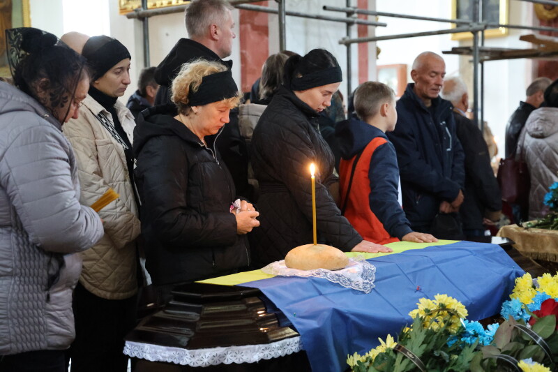 Біль і смуток: у Луцьку провели в останню дорогу двох Героїв – Максима Жидкова та Олександра Крижана