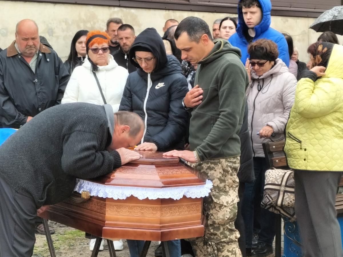 І навіть небо прощалося сльозами: на Волині провели в останню путь Героя Сергія Богуцького