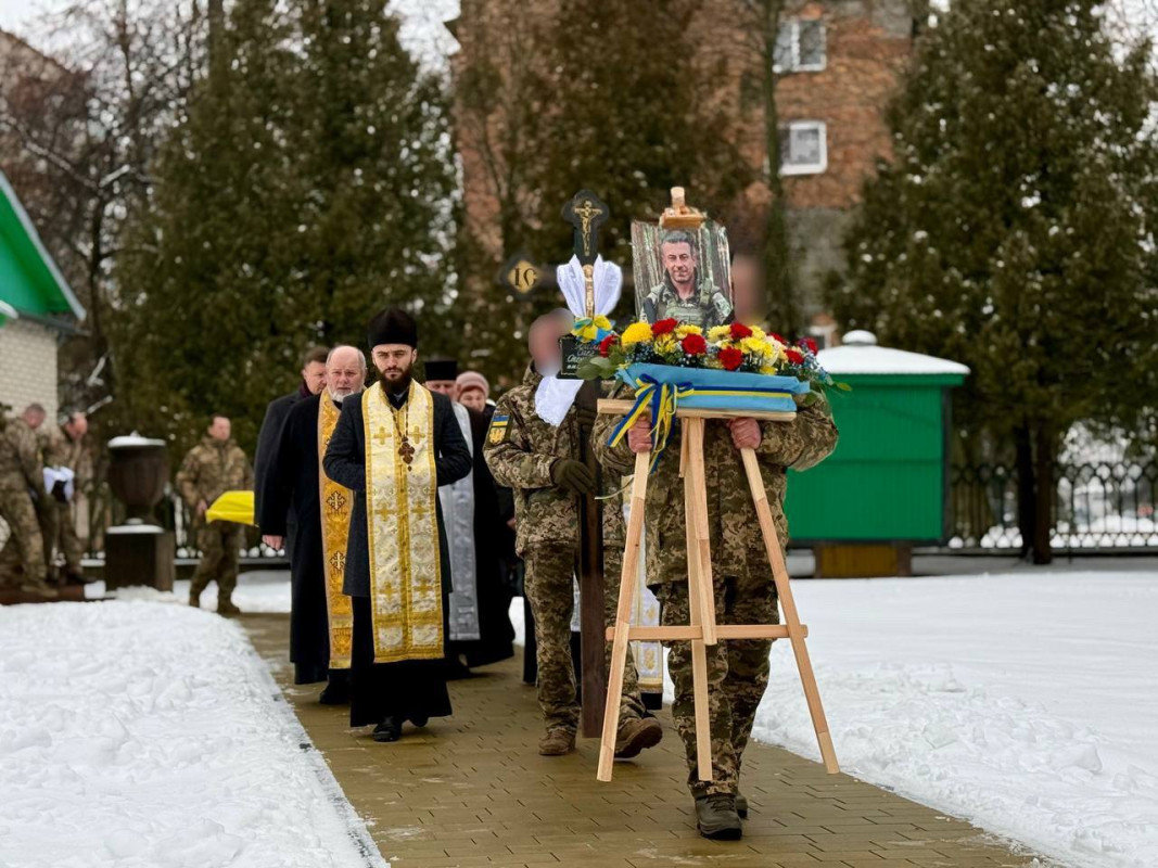 Сім’я втратила рідну людину, а країна - захисника: на Волині попрощалися з Героєм Олегом Гелевичем