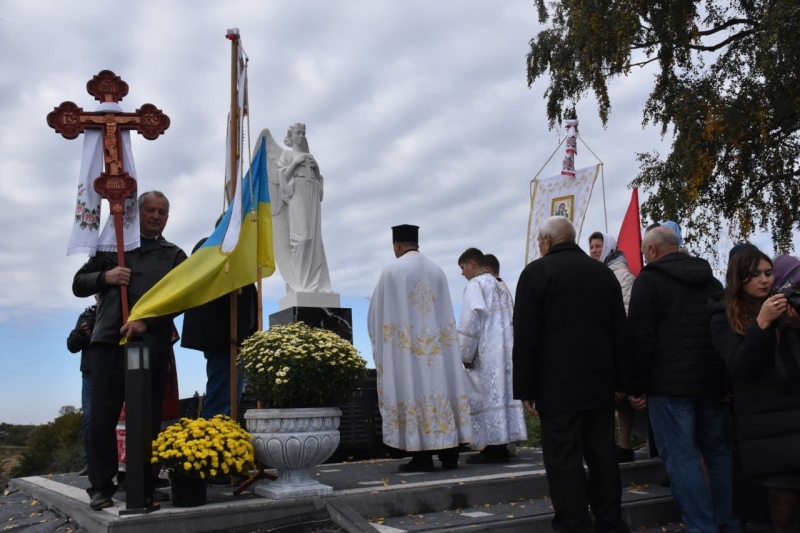 Пам’ять поколінь: на Волині відкрили меморіал загиблим у війнах односельчанам та Алею Слави